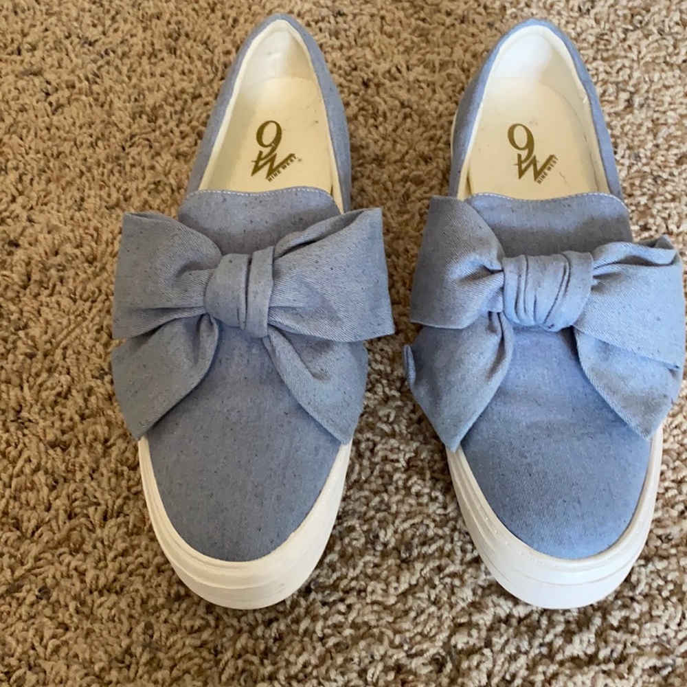 Nine West light blue bow sneaker